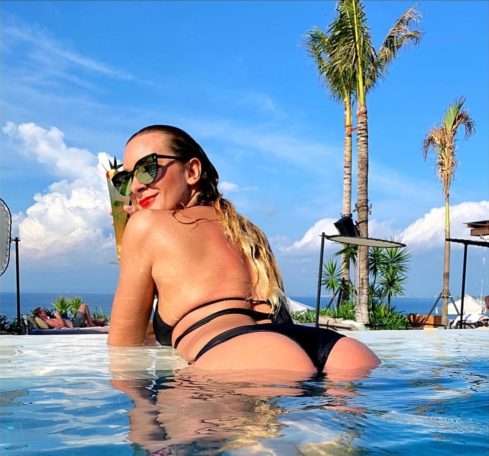 Herečka Barbora Mottlová si užívá na Bali