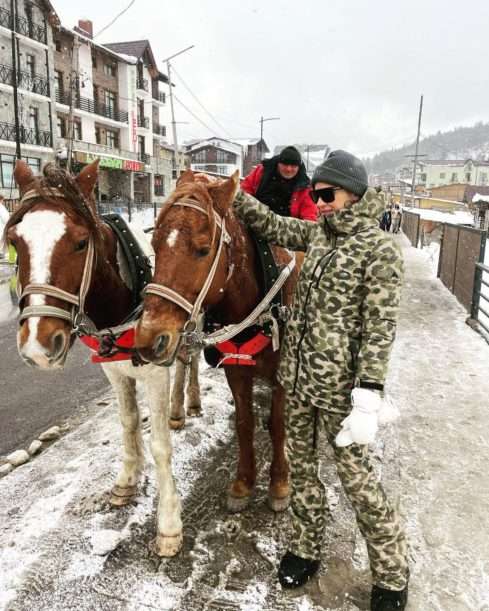 V horském městečku Bukuriani v Gruzii jsou samé koně
