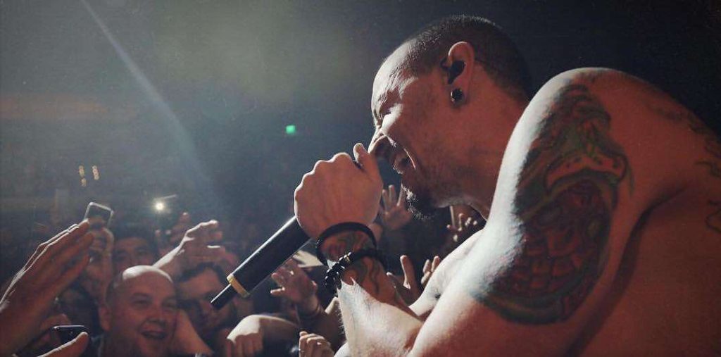 Linkin Park vydali song Lost, který zpívá Chester Bennington. Je k 20. výročí alba Meteora