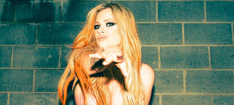 Avril Lavigne naštvala polonahá aktivistka