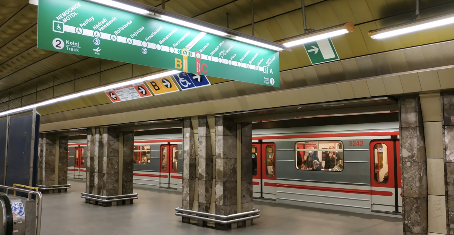Tragédie na Můstku: Metro přejelo ženu, na místě zemřela